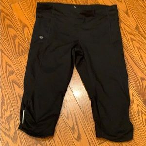 Athleta 3/4 Capri Tights